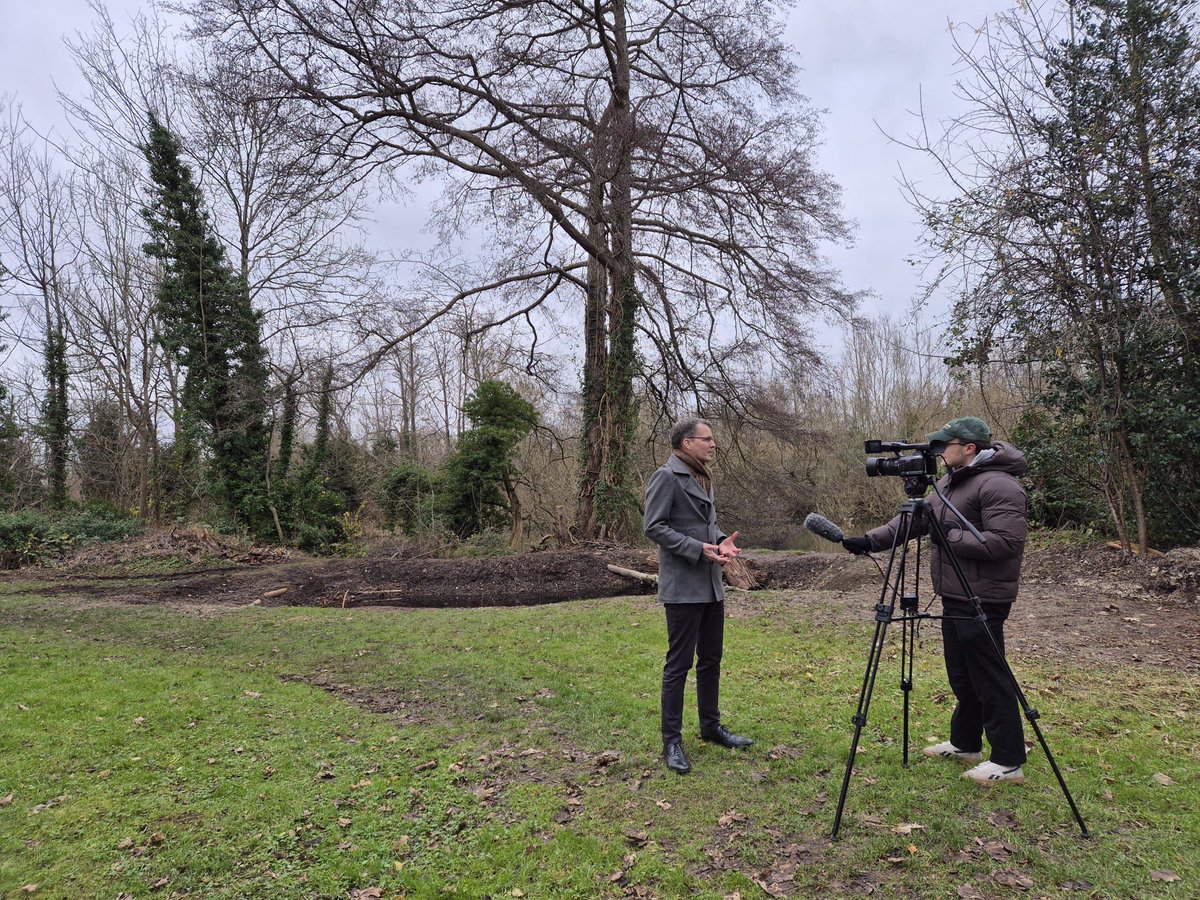 📺Tune in to <a href="/TTVOxfordshire/">That's TV Oxfordshire</a> (Freeview 7) 5.30-6.30pm tonight to see how we've supported the creation of a new pond for wildlife at Wolvercote Lakes, thanks to <a href="/OxfordPresTrust/">Oxford Preservation Trust</a> volunteers and funds from <a href="/GrundonRecycle/">Grundon</a>
