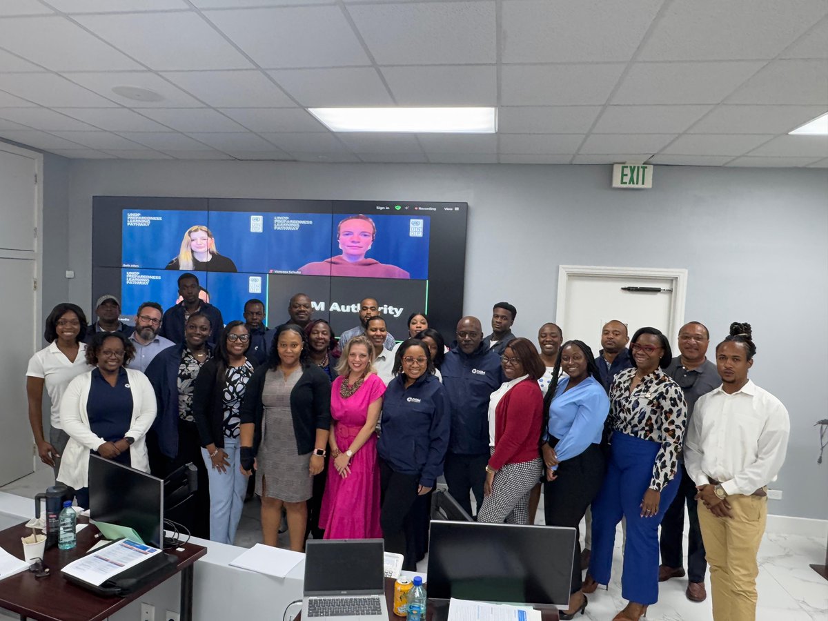UNDPJamaica's tweet image. 4️⃣ days
9️⃣facilitators
🔟+ experts
1️⃣ goal to share tools &amp;amp; knowledge for anticipatory and preparedness actions with @drm_authority

This week, @UNDP proudly launches the UNDP Preparedness Learning Pathway in #Nassau 🇧🇸 — building resilience, together! #UpskillShareInteract
