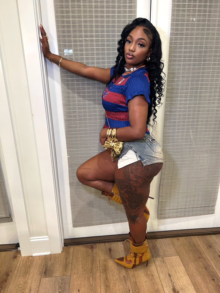 biggdess 💋 tweet media