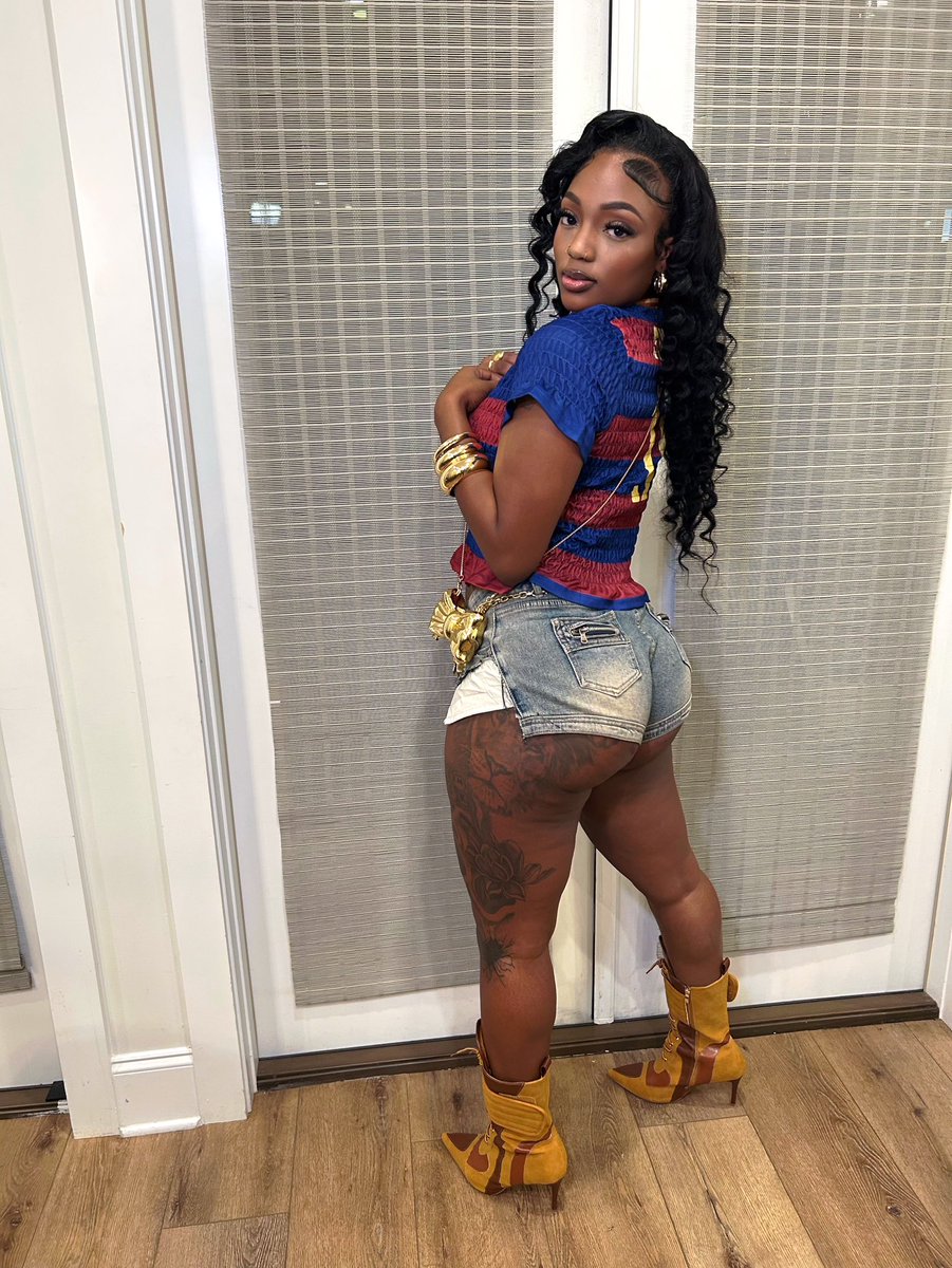 biggdess 💋 tweet media
