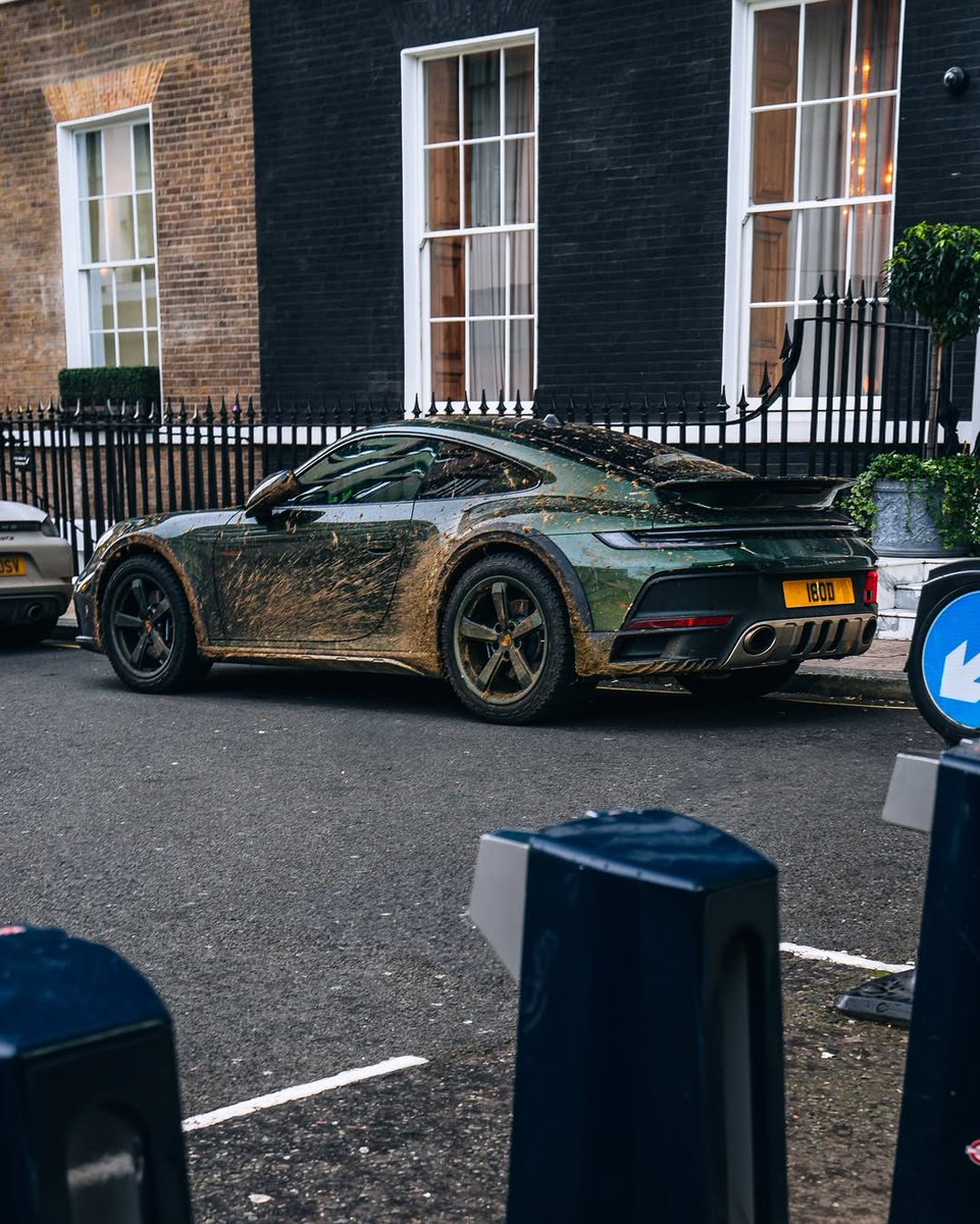 realUNICARNS's tweet image. Porsche 911 Dakar in the middle of London. Epic
Shots via @ JaidenKundi IG