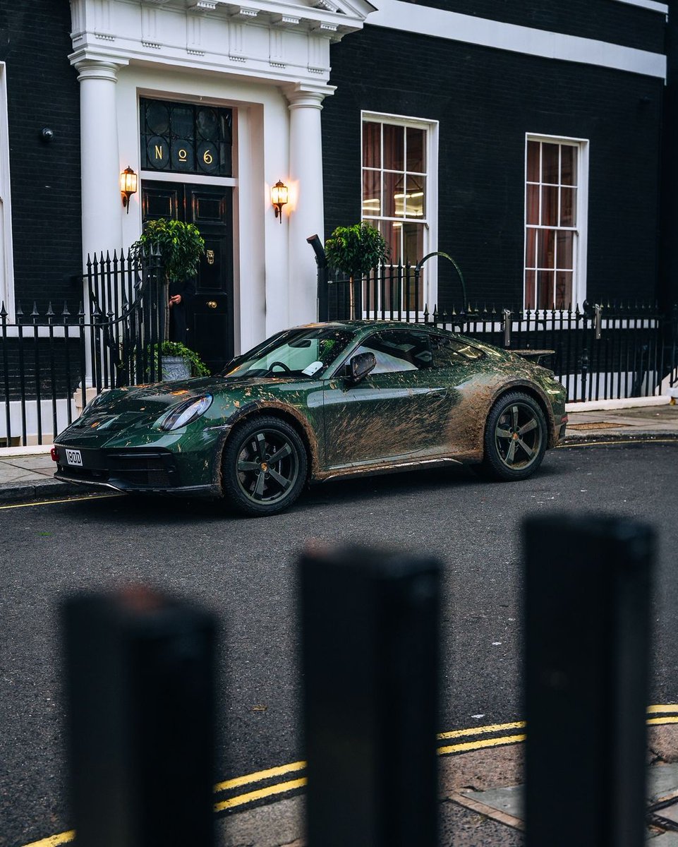 realUNICARNS's tweet image. Porsche 911 Dakar in the middle of London. Epic
Shots via @ JaidenKundi IG