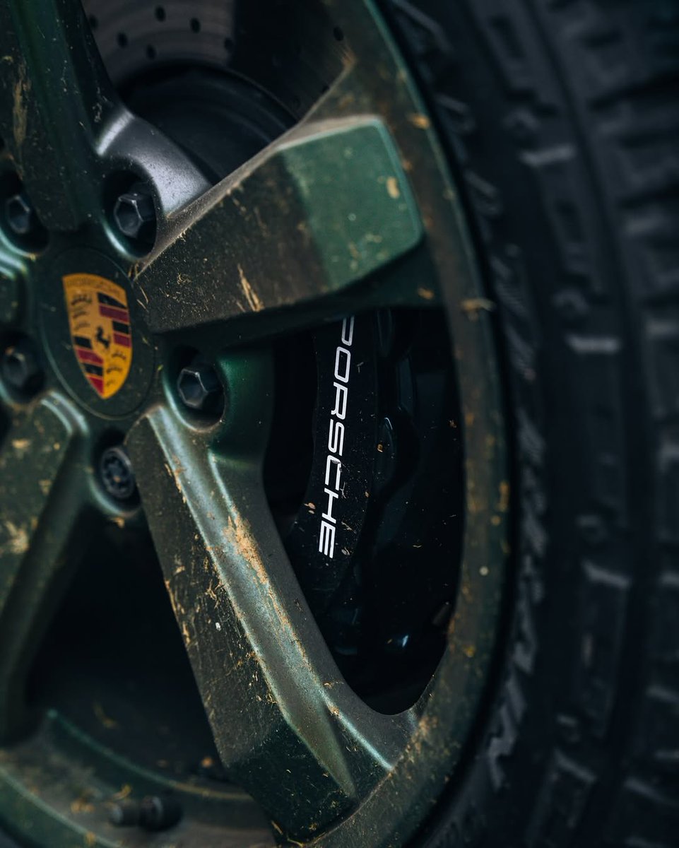 realUNICARNS's tweet image. Porsche 911 Dakar in the middle of London. Epic
Shots via @ JaidenKundi IG