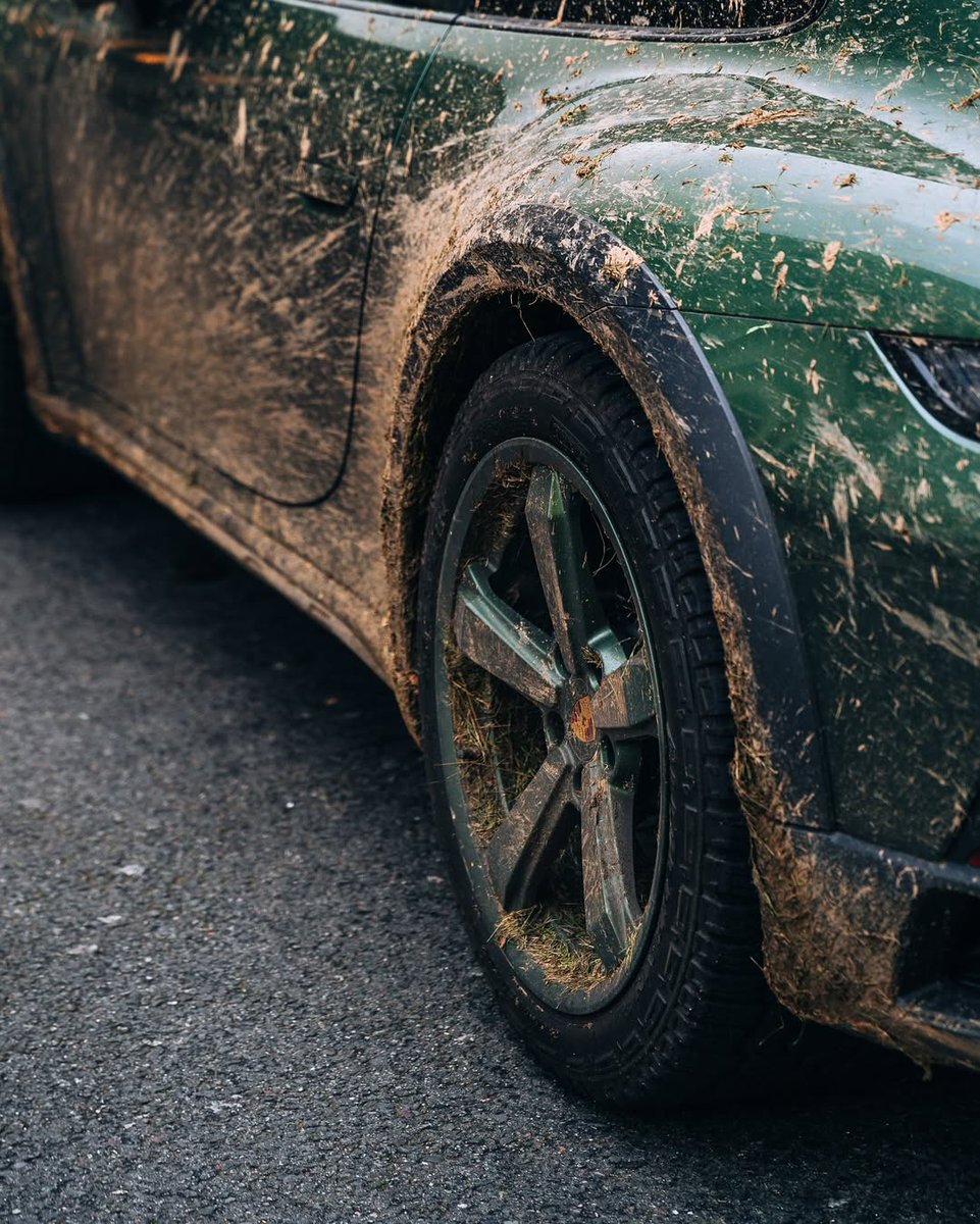 realUNICARNS's tweet image. Porsche 911 Dakar in the middle of London. Epic
Shots via @ JaidenKundi IG