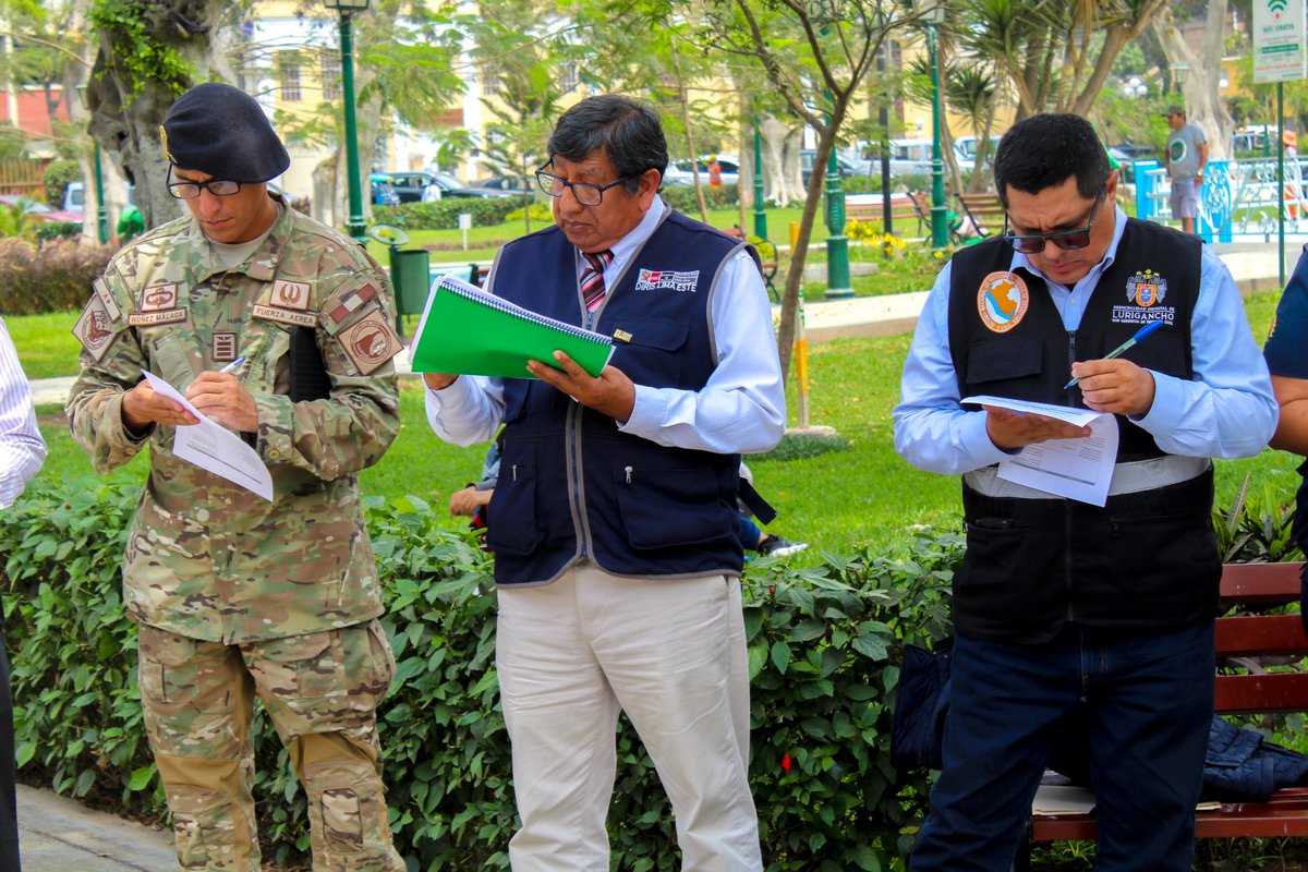 DirisLimaEste's tweet photo. La DIRIS Lima Este, estuvo presente en esta valiosa inauguración, con nuestro monitoreo constante y evaluación del ejercicio. Vecinos y escolares se unieron a este ejercicio, reforzando la importancia de una cultura de prevención.
#SASPe #PrevenciónDeDesastres #ChosicaPreparada https://t.co/qRVyYaV5VS