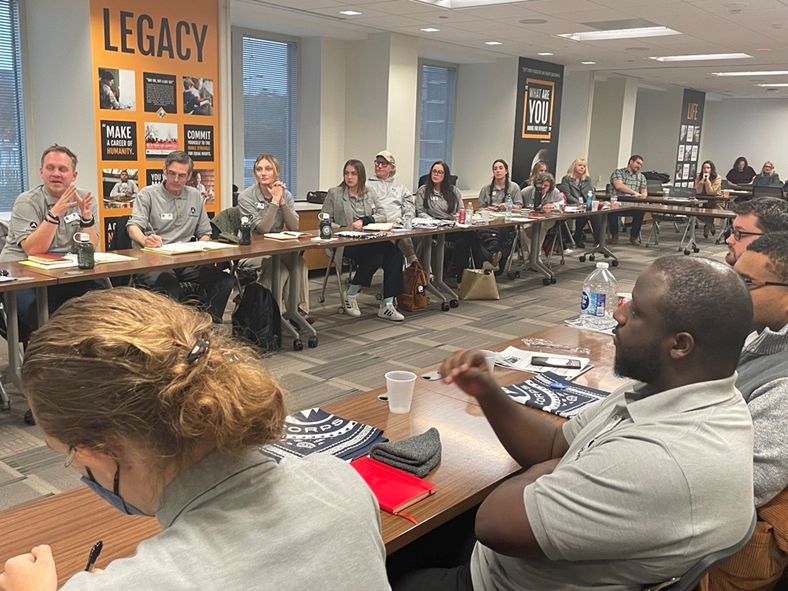 AmeriCorpsVISTA's tweet photo. #ICYMI: The first class of @AmeriCorps VISTA members at Energy Communities were sworn in last week. This partnership will engage our members to revitalize local economies &amp; support workers &amp; families in 9 federally designated energy communities. Read more: https://t.co/s9G644zqLR https://t.co/nlK0VMV7kU