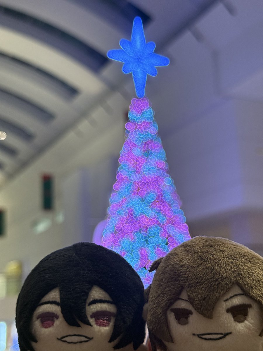 unaimed's tweet photo. omg they’re on a date they’re GAY https://t.co/OxSvZ40QZm