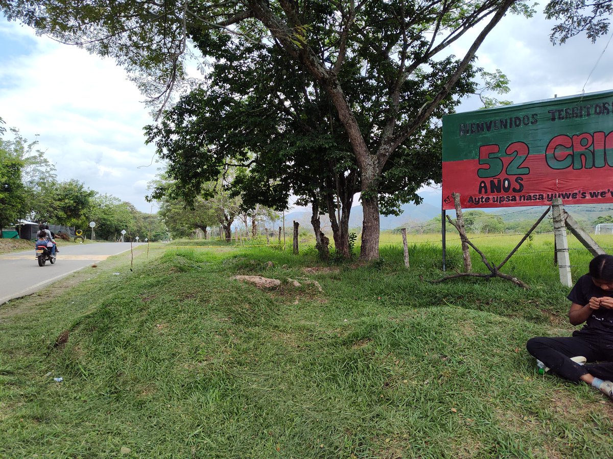 CapazMauricio1's tweet image. Otro artefacto trampa explosiva es dejada a la entrada del resguardo de #Toez #Caloto. Un acto premeditado contra esta comunidad que adelante proceso de restitución de tierras y es sujeto para reparación colectiva. La comunidad señalizó el sitio en espera de respuestas urgentes.