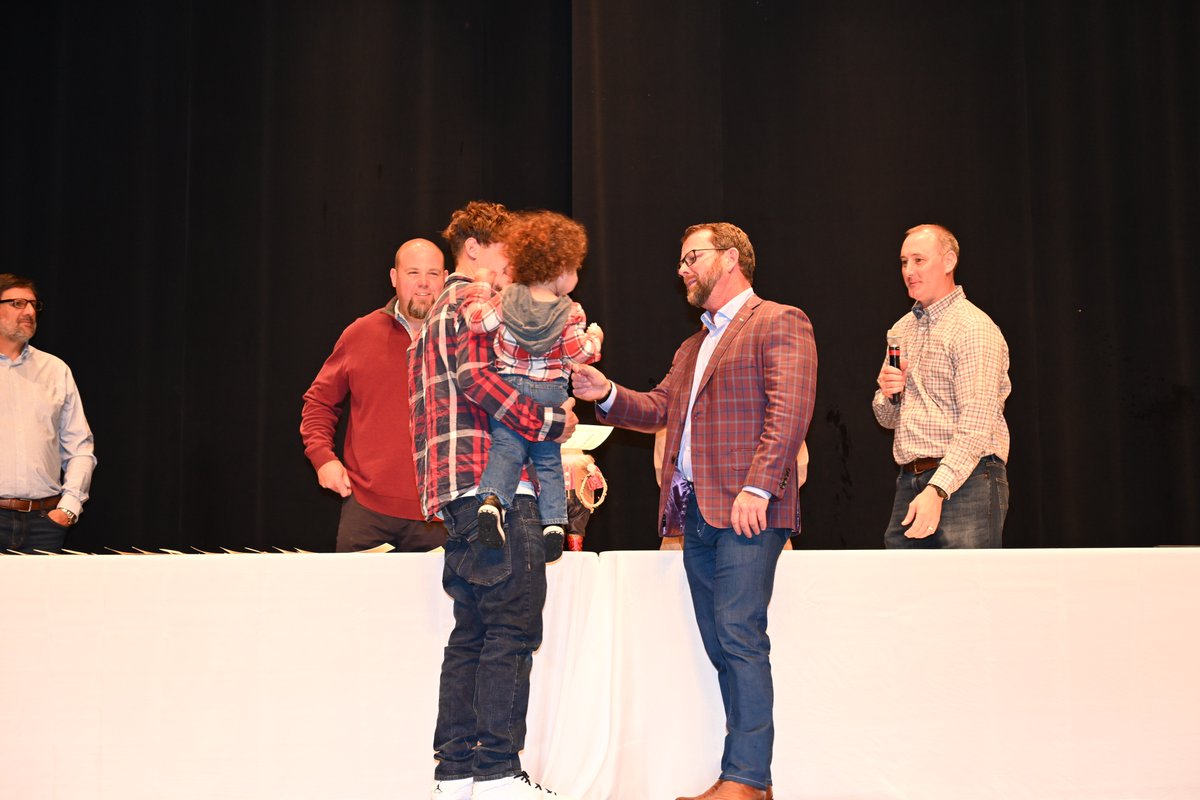 🎉 Celebrating the Season &amp; Honoring Our Team’s Achievements! 🎉

This past Friday, we gathered for our annual Christmas party — an evening filled with gratitude, joy, and reflection on another incredible year at Warren Paving. From exciting prize giveaways to heartfelt moments