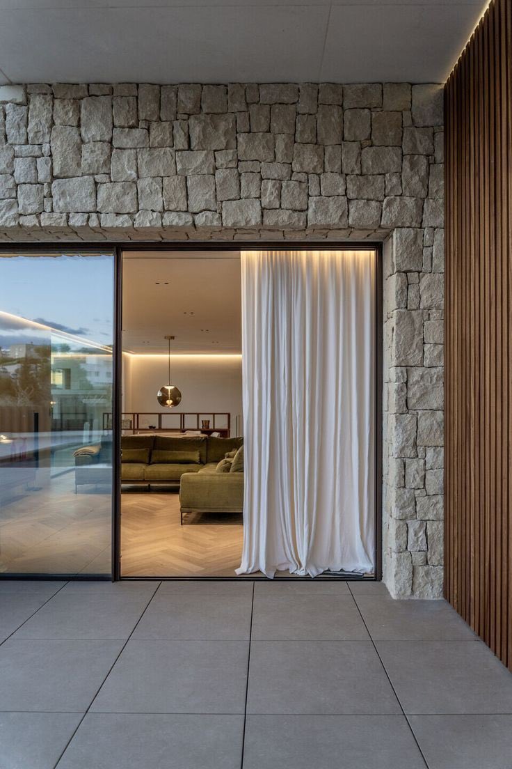 ArchHesham's tweet image. ماذا عن استخدام مادة تكسية خارجية تبعدك عن ملل الدهانات التقليدية👇 

#الأحجار
تستخدم في تشطيب الواجهات ولها خصائص عزل رائعة. 

#exteriordesign
#exteriors #تصميم_واجهات