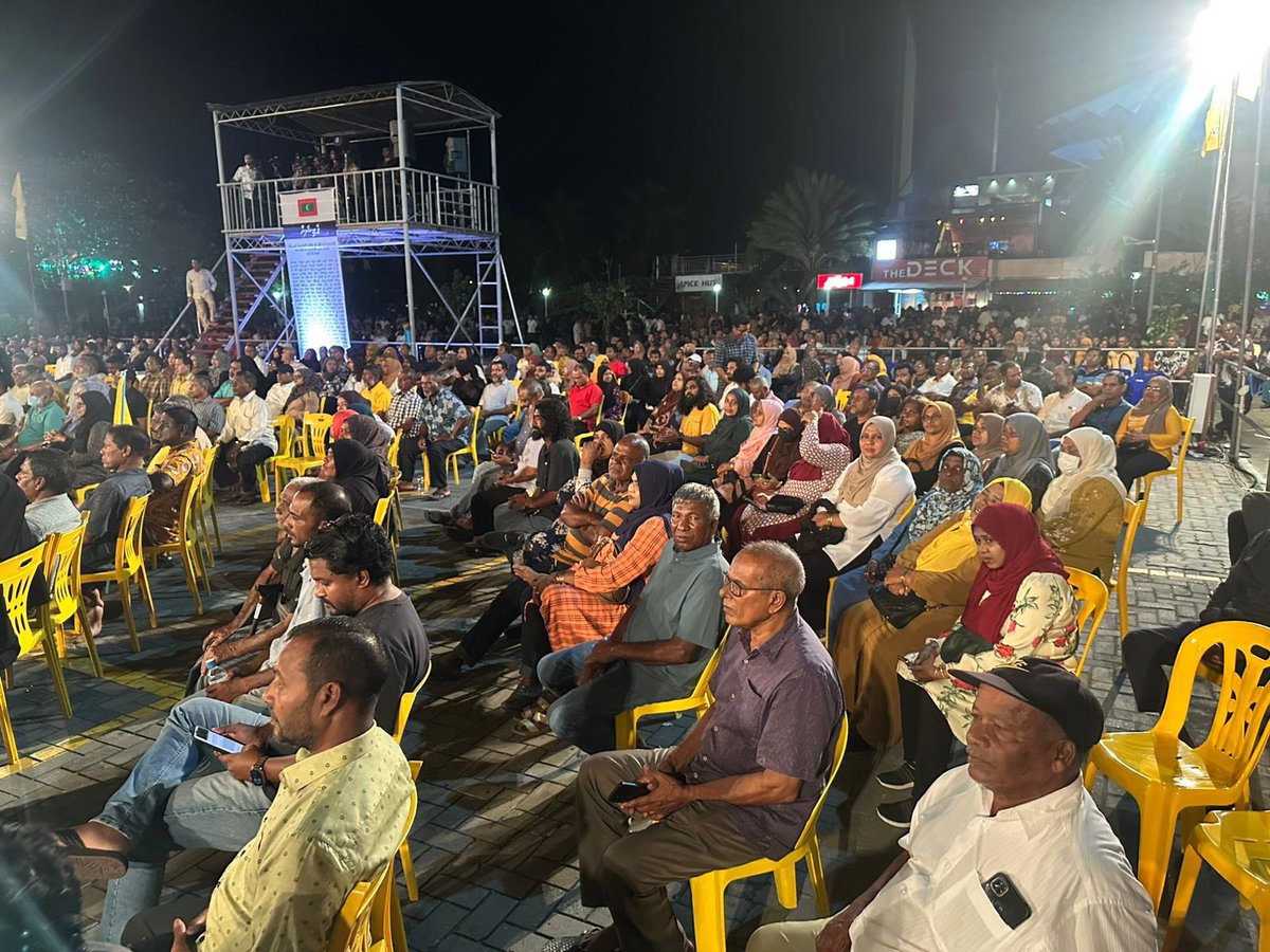 ShahuuRiza's tweet photo. "ގާނޫނުއަސާސީގެ ދިފާއުގައި ރައްޔިތުން" ޖަލްސާ ކާނިވާ ސަރަހައްދުގައި ފެށިގެން ކުރިއަށްދަނީ. މި ޖަލްސާގެ ކުރިން ޕާޓީގެ ގައުމީ މަޖިލީހުގެ ބައްދަލުވުމެއް ބާއްވާއި ގާނޫނުއަސާސީގެ ދިފާއުގައި މަސައްކަތް ކުރުމަށް ޕެޓިޝަނަކާއި ގަރާރެއް ވަނީ ފާސްކޮށްފައި. 

#QAgeDhifaaugai https://t.co/Br56NFKJoT