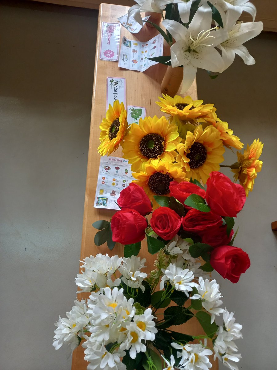 ISU_PYP's tweet photo. An inquiry into flowers in #ISUEarlyChildhood - variety, uses &amp; parts of plants. Particularly liking the flower shop where mathematics &amp; fantastic customer care is in action! #IBPYP #ISULearns https://t.co/7P0FExCfOB