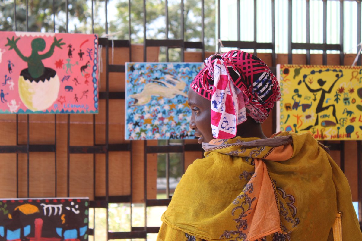 L’Art, un outil de résilience !
Du 4 au 8/12, la Maison de la Mémoire a lancé la 2e édition de Crée’Art à Bambari, avec le soutien financier de l’@USEmbassyBangui. 
Ce projet, qui s’étend sur deux mois, accompagne les victimes de conflits à travers des activités artistiques,