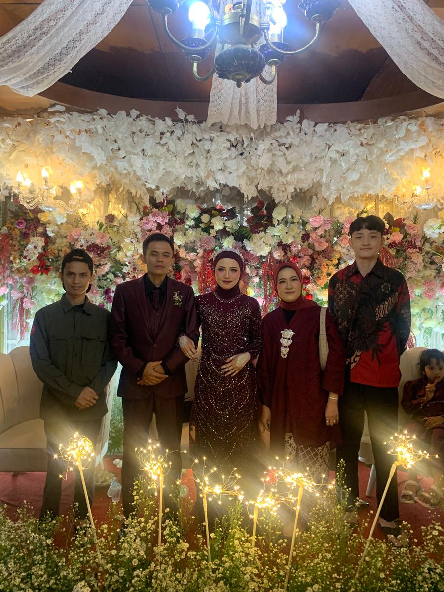 Selamat memempuh hidup baru teh Ai dan kg Ridwan.