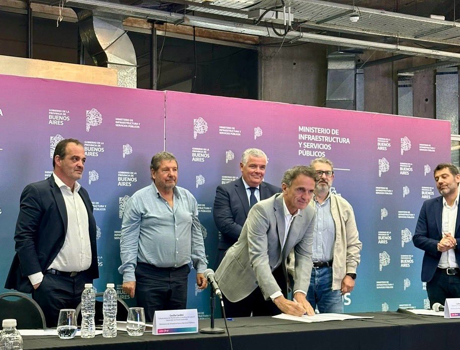 camarco_PBA's tweet photo. 🧱 Este espacio multisectorial tuvo como eje principal generar un nuevo modelo de gestión: innovador, participativo, transparente y federal. https://t.co/nZVO7Le6UF