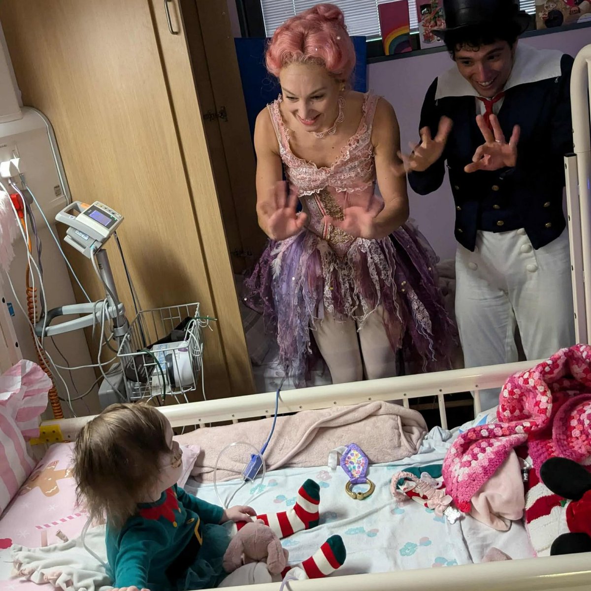 Royal Hospital for Children, Glasgow (@rhcglasgow) on Twitter photo The Christmas magic continued on the wards today as we were joined by the <a href="/scottishballet/">Scottish Ballet</a> performers from The Nutcracker, bringing sparkle and excitement to our hospital families 🩰✨
Special thanks to <a href="/gch_charity/">Glasgow Children's Hospital Charity</a> for arranging another festive visit for our young patients 🎅 The Christmas magic continued on the wards today as we were joined by the <a href="/scottishballet/">Scottish Ballet</a> performers from The Nutcracker, bringing sparkle and excitement to our hospital families 🩰✨
Special thanks to <a href="/gch_charity/">Glasgow Children's Hospital Charity</a> for arranging another festive visit for our young patients 🎅