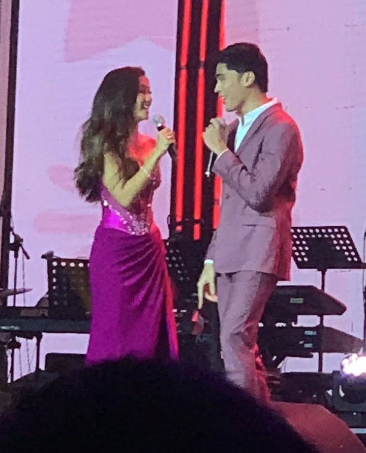 allhail_cc's tweet photo. Ang history ng KaoMiah sa ABS-CBN Christmas Special xD

KAOMIAHmayan SaARANETA https://t.co/Bge4o3U6pi