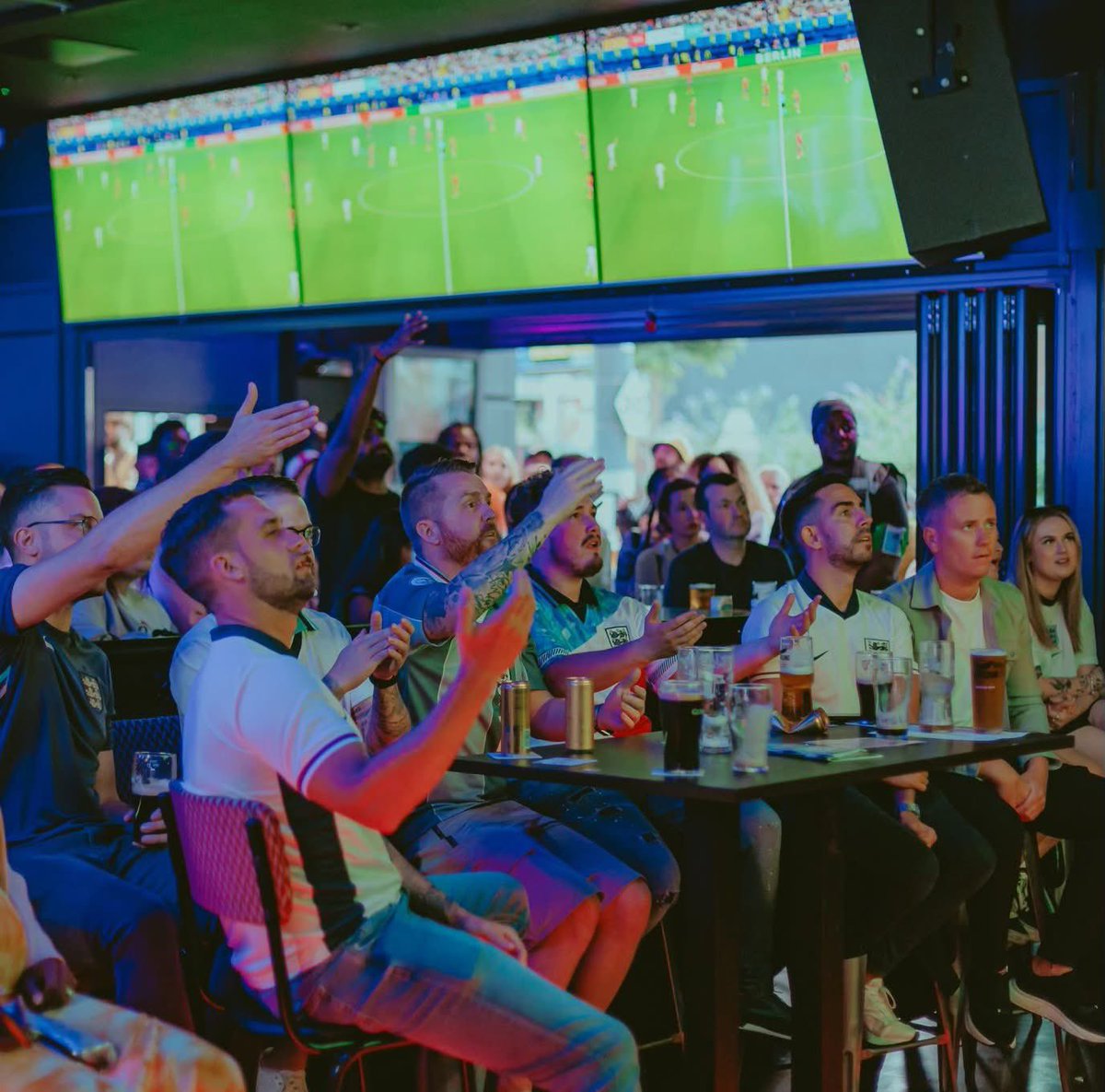 snobsnightclub's tweet image. TUESDAY ! UEFA Champions League 🏟️⚽️

⚽️ Girona v Liverpool KO 5.45pm
⚽️ RB Leipzig v Aston Villa KO 8pm

 Snobs Birmingham Happy Hours , 7 Days a Week Happy Hours, 
 👉 Monday - Friday til 9pm
👉 Saturday - Sunday til 6pm
 #snobs #sport #birmingham #sportsbar #bar #football