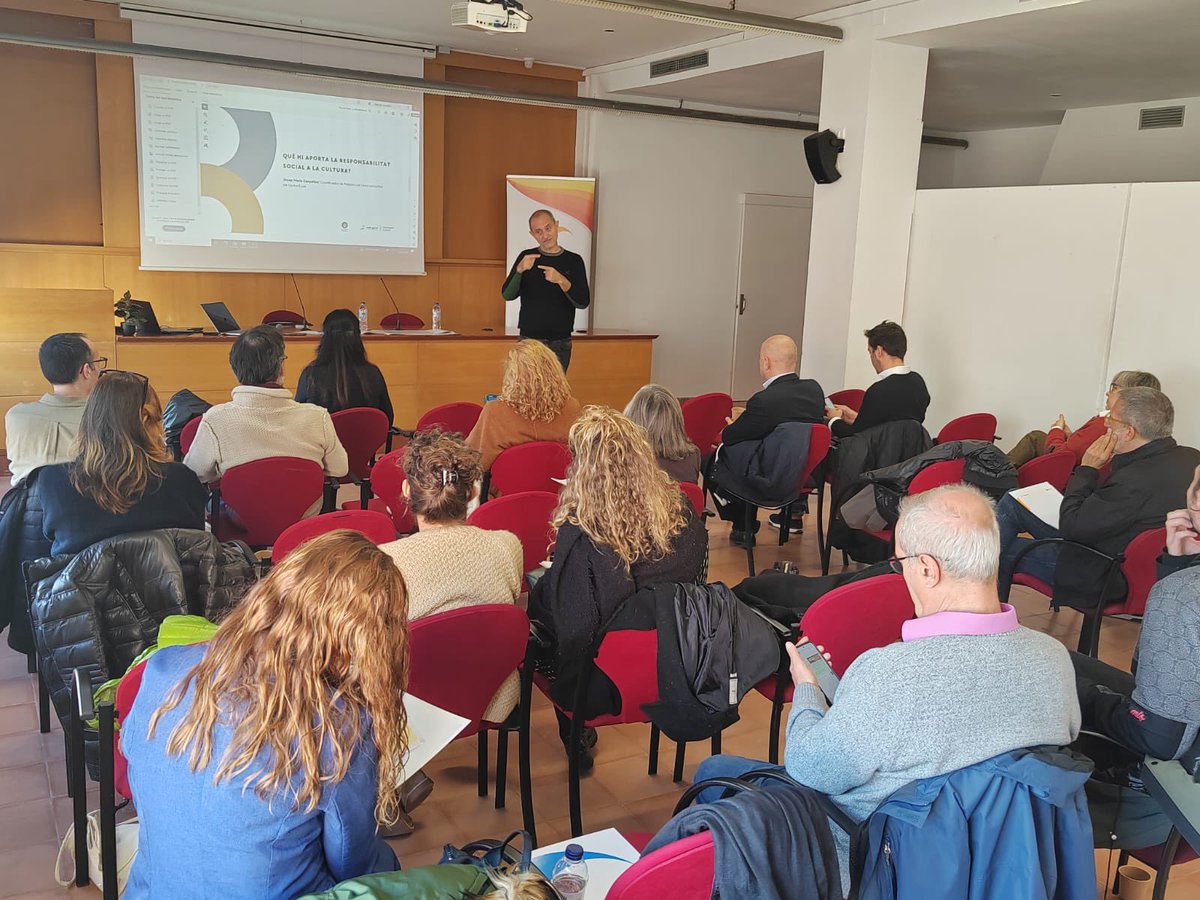 Reflexionant sobre RSC i cultura a la Jornada sobre patrocini cultural de <a href="/NodeGarraf/">Node Garraf</a> a Sitges, amb <a href="/enricriusm/">Enric Rius</a> <a href="/fcatcultura/">Fundació Catalunya Cultura</a> <a href="/vinyetp/">Vinyet Panyella</a>