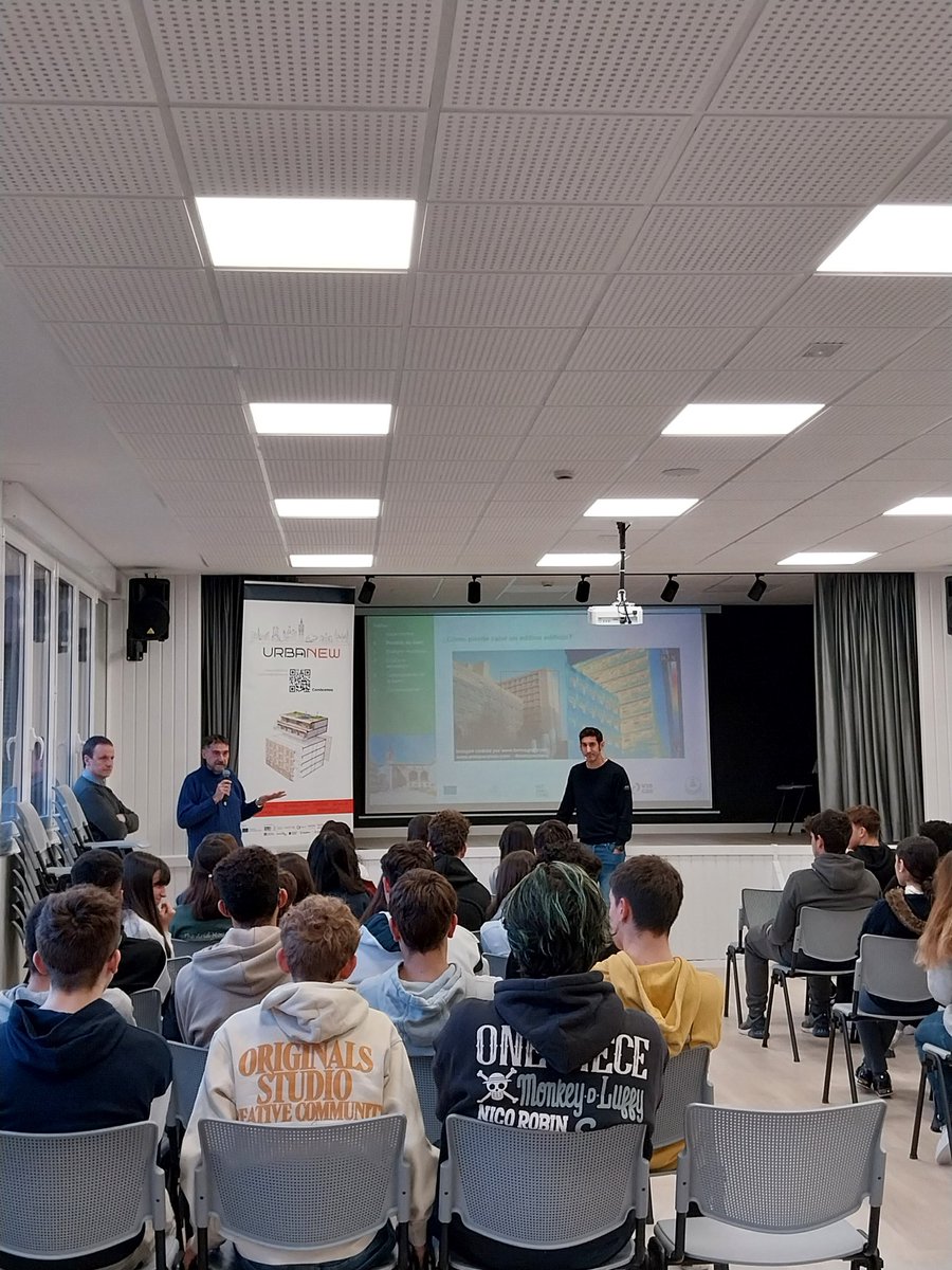 Mercedvitoria's tweet photo. 🏗 Gaur @vitoriagasteiz tik etorri dira birgaitzearen garrantzia lantzeko gure auzoan. ♻️

🏗 Hoy han venido desde @vitoriagasteiz para trabajar la importancia de la rehabilitación en nuestro barrio. ♻️ https://t.co/heTxEOhrPJ