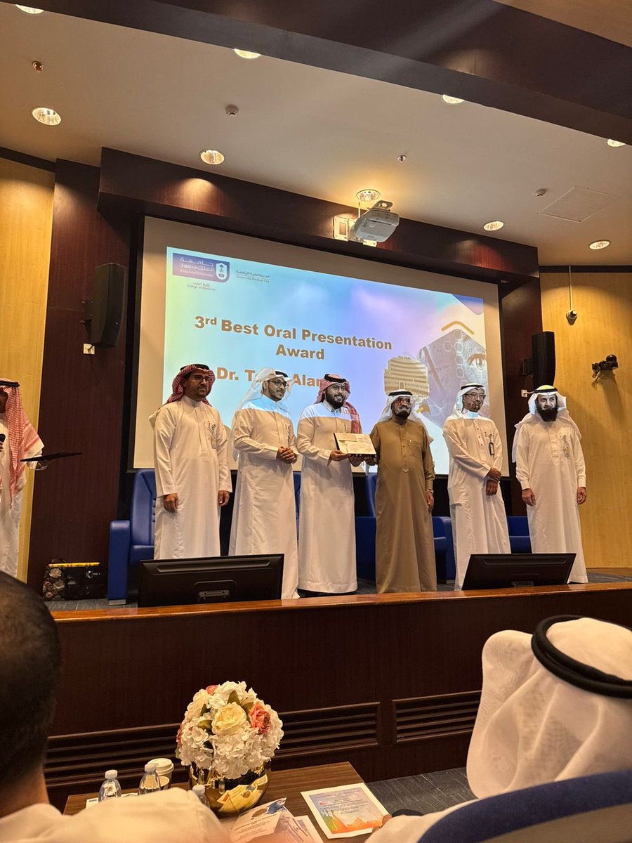 TariqAAlanazi's tweet photo. بفضل الله انهي مرحلة البورد السعودي بجراحة العيون بجامعة الملك سعود، ممتن لكل من اوفى معي بأمانة التدريب من اخوتي الكبار وآبائي في تخصص جراحة العيون.
اتمنى يوما ان اكون لمن يحتاجني بجاهزية واخلاص معلميَّ الكرام الافاضل.

قسم جراحة العيون بالجامعة ترك بصمة لاتمحى في صدري وذاكرتي. https://t.co/iBVFcaUWhy