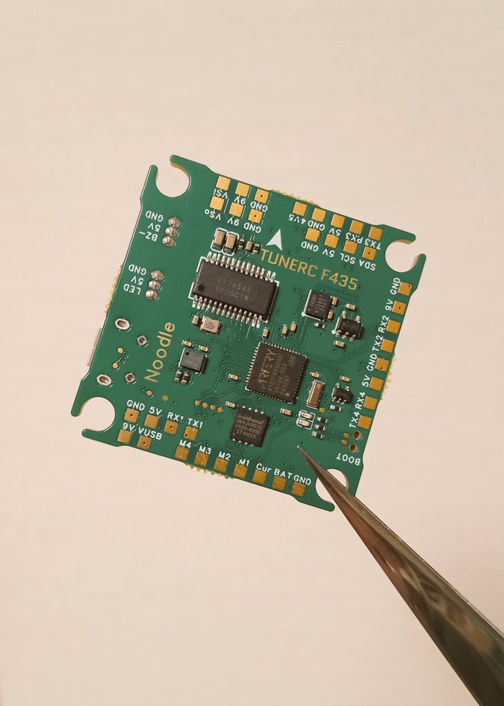 Raizin_FPV's tweet photo. BFで唯一買ったもの
結構いいもん積んでるし、$28で買えるコスパ最強FC
求めてるフィーリングが出れば文句無し！明日からビルド頑張る🙄 https://t.co/r6lmv8kNPf