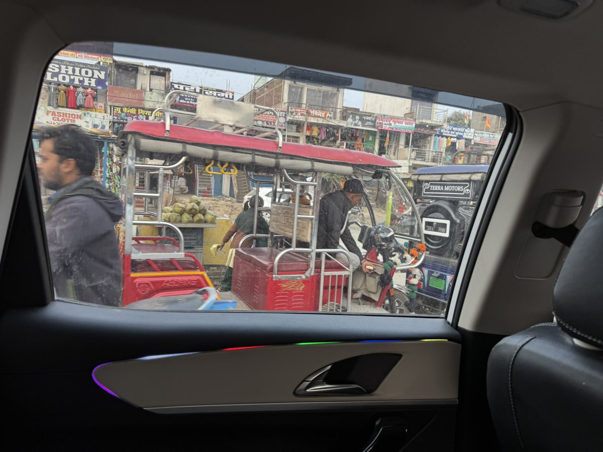 amitabh34's tweet photo. @NHAI_Official @nitin_gadkari  Old GT Road Dobhi to Ranchi NH19 Sobh Bazar Issue with Heavy Traffic - 24.51339° N, 84.97086° E https://t.co/jztCoecVES