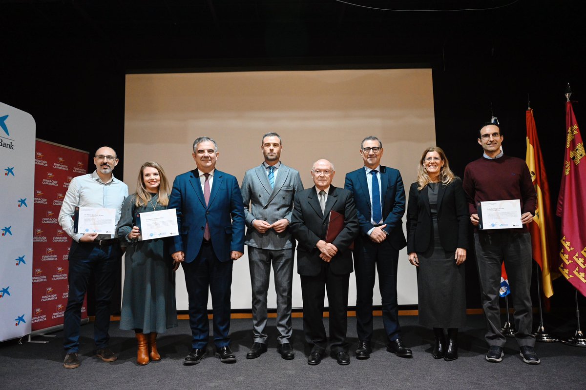 JoseLujanAlcarz's tweet photo. La #FundaciónRoblesChillida es un ejemplo de generosidad y compromiso con la investigación. Su apoyo a nuestros investigadores refleja su apuesta por la ciencia como motor de desarrollo y transformación social. Gracias por confiar en la @UMU y en el poder del conocimiento. https://t.co/oR9ioaeXi9