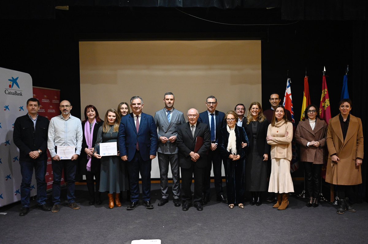 JoseLujanAlcarz's tweet photo. La #FundaciónRoblesChillida es un ejemplo de generosidad y compromiso con la investigación. Su apoyo a nuestros investigadores refleja su apuesta por la ciencia como motor de desarrollo y transformación social. Gracias por confiar en la @UMU y en el poder del conocimiento. https://t.co/oR9ioaeXi9