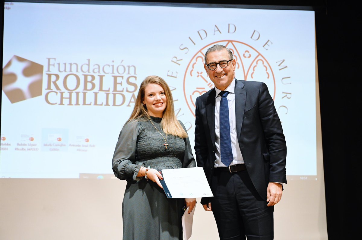 JoseLujanAlcarz's tweet photo. La #FundaciónRoblesChillida es un ejemplo de generosidad y compromiso con la investigación. Su apoyo a nuestros investigadores refleja su apuesta por la ciencia como motor de desarrollo y transformación social. Gracias por confiar en la @UMU y en el poder del conocimiento. https://t.co/oR9ioaeXi9