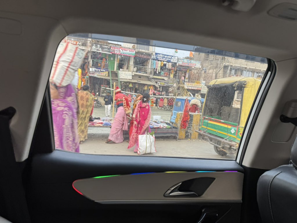 amitabh34's tweet photo. @NHAI_Official Old GT Road Dobhi to Ranchi NH19 Sobh Bazar Issue with Heavy Traffic https://t.co/7NKZQnWMu0