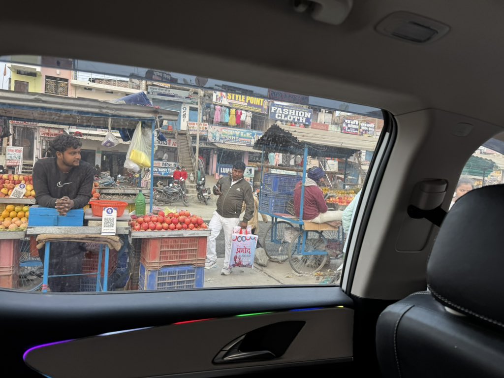amitabh34's tweet photo. @NHAI_Official Old GT Road Dobhi to Ranchi NH19 Sobh Bazar Issue with Heavy Traffic https://t.co/7NKZQnWMu0