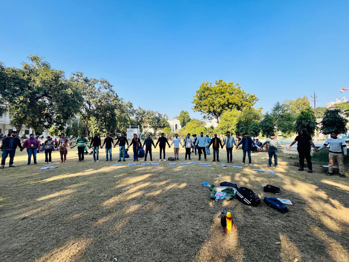 aisa_lkouniv's tweet photo. Today, on the occasion of International Human Rights Day, students of Lucknow University organised a human chain to express solidarity against the violence and hate politics against minority communities in Bangladesh and India. https://t.co/16rHJ0PZ0r