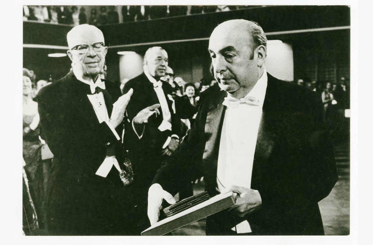 patrimonio_cl's tweet photo. El 10 de diciembre celebramos a Gabriela Mistral y Pablo Neruda, dos poetas chilenos que marcaron la historia al recibir el Premio Nobel de Literatura. Dos momentos únicos que, con 26 años de diferencia, conectaron Chile con el mundo a través de su poesía universal. 🌍✒️🇨🇱 https://t.co/pGQjifH31Q