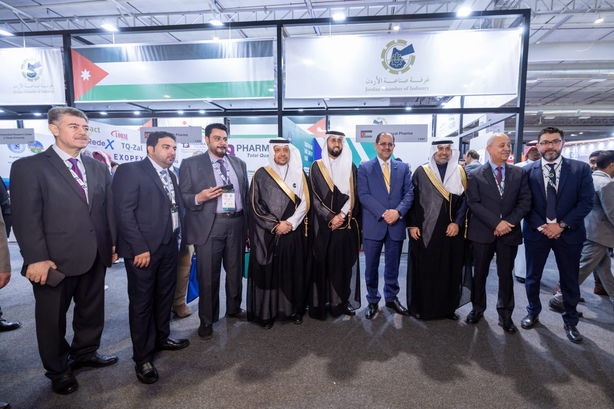 HaithamAbulfoul's tweet photo. تشرفت بافتتاح الجناح الأردني في معرض الصناعات الدوائية العالمي #معرض_CPHI_الشرق_الأوسط @CPHIMiddleEast إلى جانب رئيس غرفة صناعة الأردن م. فتحي الجغبير @ACIAmman. وتشرفنا بزيارة معالي وزير الصحة السعودي @FahadAlJalajel للجناح الأردني. وأسعدني لقاء رواد الصناعة الدوائية الأردنية 🇯🇴 المشاركين في هذا المعرض الهام المقام في #الرياض 🇸🇦، والاطلاع على الإمكانيات الهائلة للصناعة الدوائية الأردنية، والتصنيع المُبتكر، وجودة المنتجات وتنافسيتها العالية على المستوى العالمي. نفخر جميعاً بصناعاتنا الأردنية وبدورها الهام في تحفيز وتحريك عجلة الاقتصاد في #الأردن.
