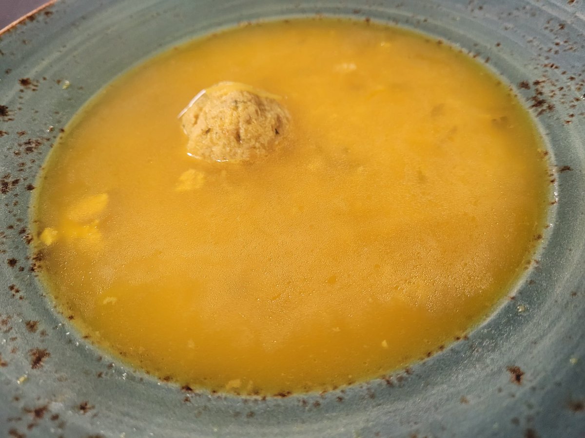 CasaElAlias's tweet photo. Parece que empieza a entrar el frio, así que lo mejor que puede venir para comer es un buen caldo con pelota
¿Qué te parece?
¡Te esperamos!
#CaldoConPelotas #frio #ComerComoenCasa #CasaElAlias https://t.co/LiAhkV179W