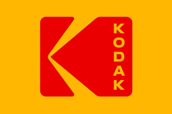 ElCopyMaster's tweet photo. En 1975, Kodak era la empresa fotográfica más poderosa del mundo, con un valor de 31.000 millones de dólares.

En 2012, estaban completamente en bancarrota..

No por la competencia o la tecnología, sino por una decisión fatal..

He aquí el mayor error empresarial de la historia🧵 https://t.co/64EE00rNtc