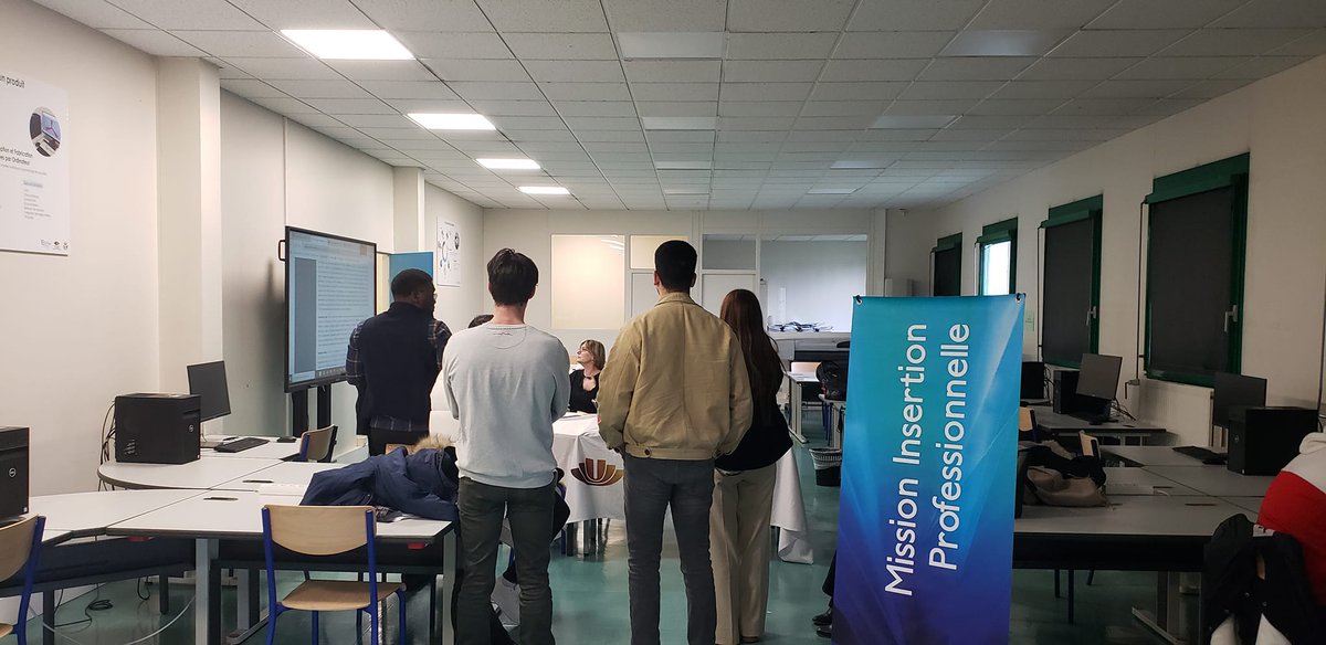 La Mission Insertion Professionnelle était présente à l'Eisine de Charleville lors de la "rencontre entreprise jobdating" ce lundi 9 décembre . Présentation des missions du service et de la Plateforme Career Center.