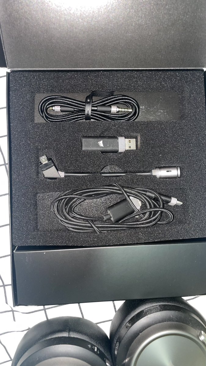 AidilOsmann's tweet photo. WTS CORSAIR VIRTUOSO SE WIRELESS.

Taknak beli takpa, bantu RT pon okey hihi.

harga beli RM1k, harga jual RM500 (nego sampai jadi) https://t.co/5U2YdHcKHn