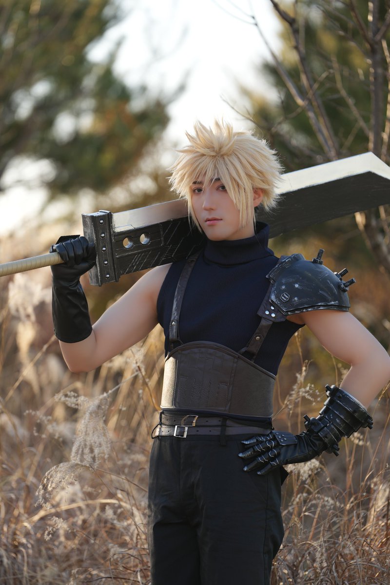 powerup7870's tweet photo. Final Fantasy7 - Cloud Strife 
파이널판타지7 - 클라우드 스트라이프

📷: @Kyunamfilm

#FF7 #FFVII #FinalFantasyVII
#cos #コスプレ #AGF https://t.co/28wAoONn86