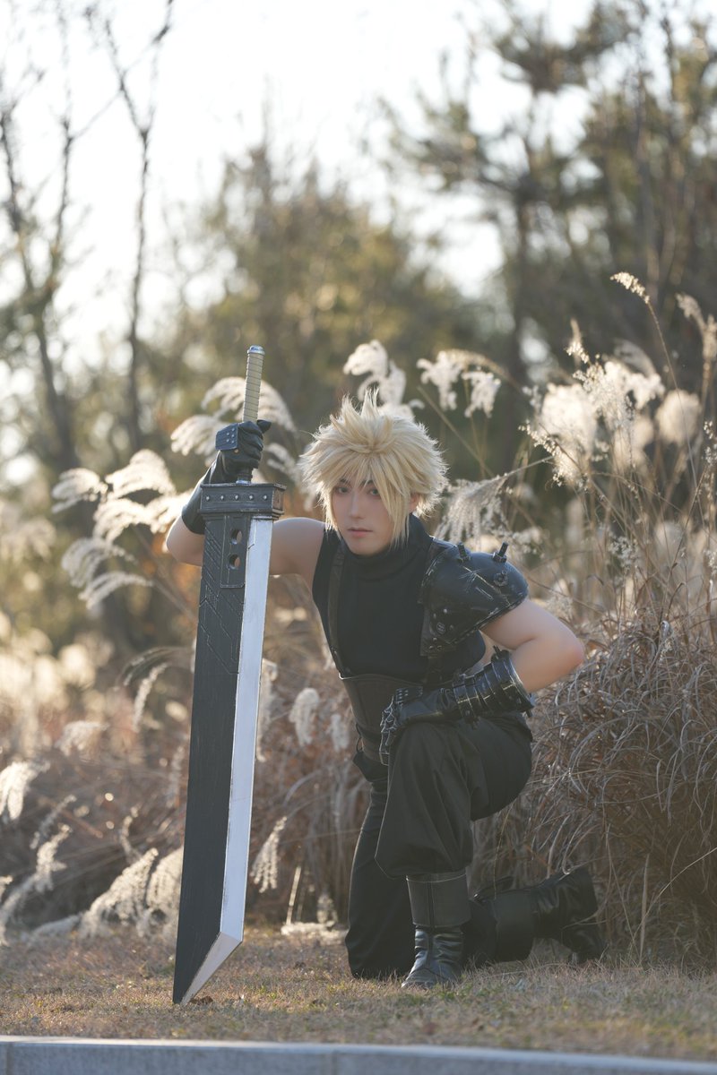 powerup7870's tweet photo. Final Fantasy7 - Cloud Strife 
파이널판타지7 - 클라우드 스트라이프

📷: @Kyunamfilm

#FF7 #FFVII #FinalFantasyVII
#cos #コスプレ #AGF https://t.co/28wAoONn86