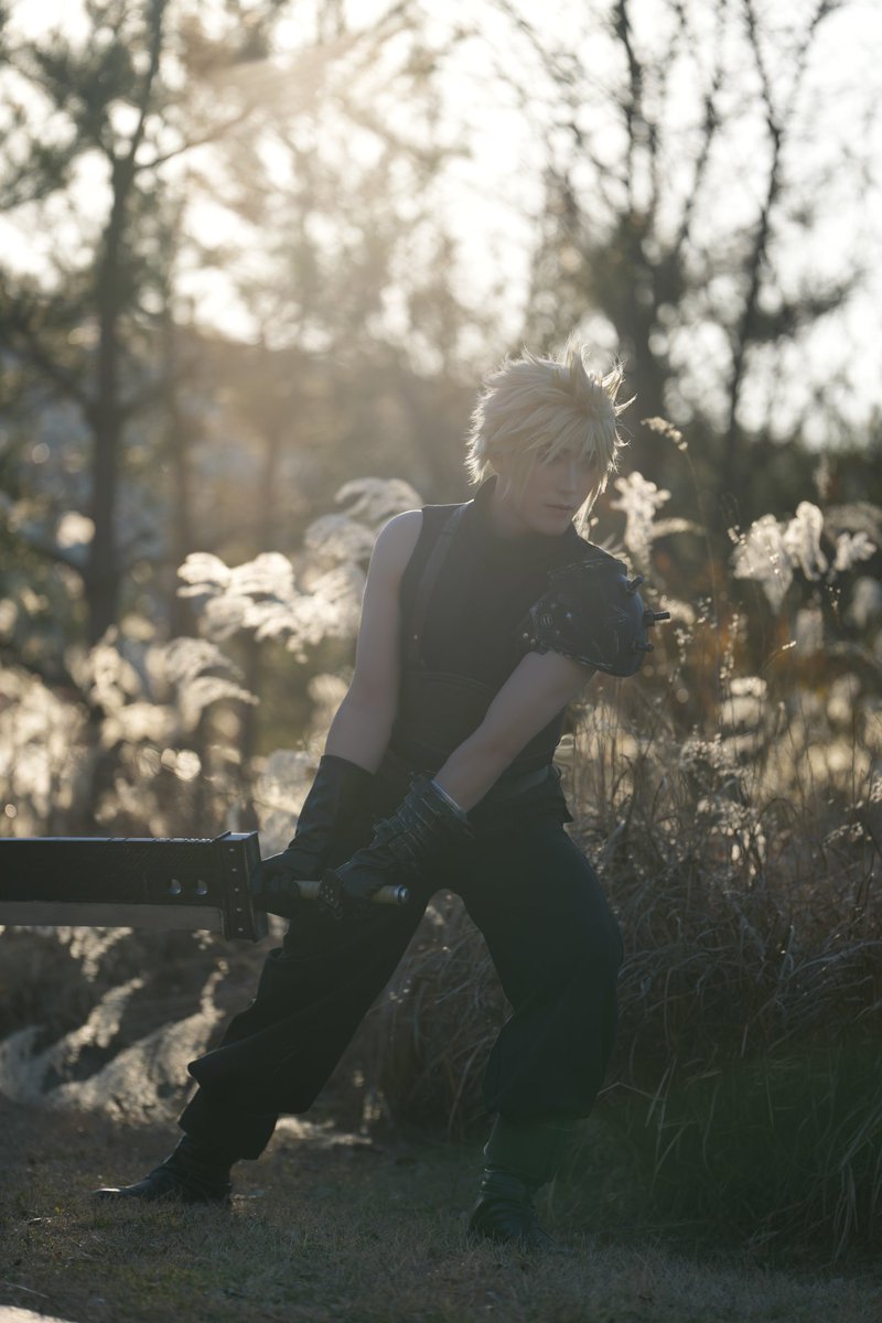 powerup7870's tweet photo. Final Fantasy7 - Cloud Strife 
파이널판타지7 - 클라우드 스트라이프

📷: @Kyunamfilm

#FF7 #FFVII #FinalFantasyVII
#cos #コスプレ #AGF https://t.co/28wAoONn86