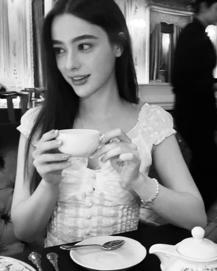 SIytherince's tweet image. Last update before this little hairstylist change my—neat-cool—hairstyle. I'm trying to spoiling—bribe—her with delicious food to avoid her doing anything extreme to my hair later on. I’ll back with my new hairstyle. #WishMeLuck