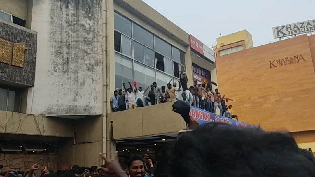 TejaPkcharan's tweet photo. @VeerendraJSP Leelamahal
Esari compulsory ga sangam sarat ever mass celebrations loading 🤙
#TheyCall https://t.co/3bz0lwi4Ja