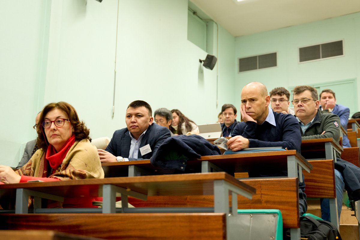 CristmasInParis's tweet photo. We had an insightful Academia to Business Panel Discussion featuring Anna Baldycheva ,Pavel Ginzburg and Thomas Webster, chaired by Alexandra Walker. They shared valuable perspectives on the challenges and opportunities of commercialising science today! #SNAIA2024 #SNAIACRISTMAS https://t.co/THO1bJAP17