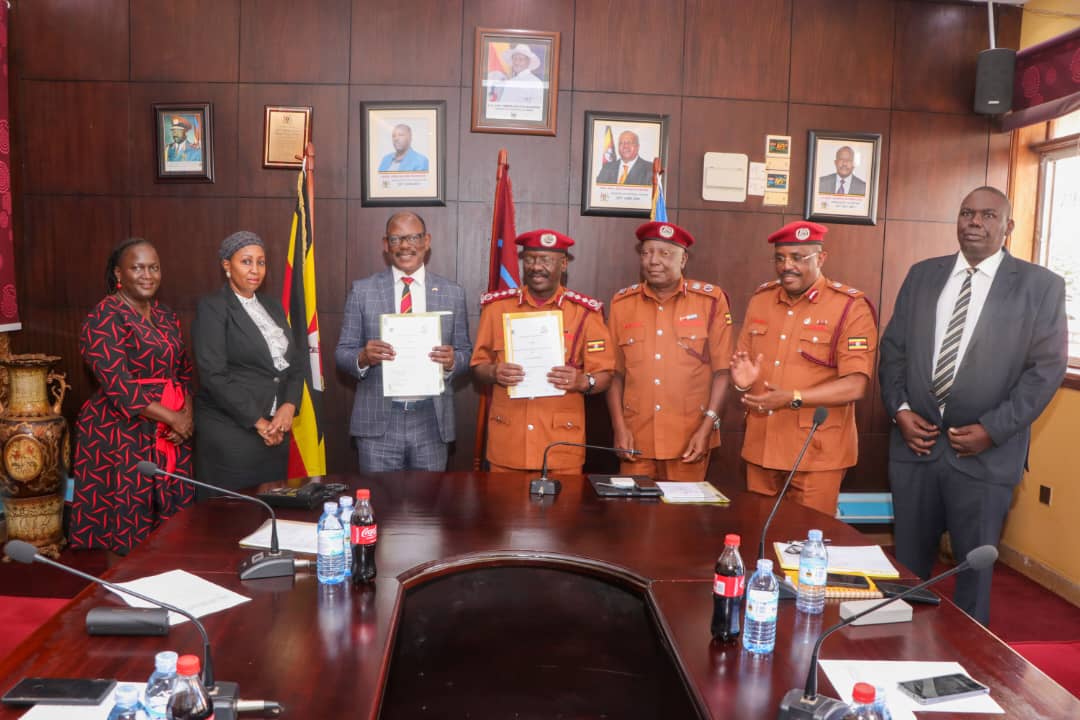 The signing of an MoU between Makerere University and <a href="/UgandaPrisons/">Uganda Prisons Service</a> (UPS) this morning 10th December 2024 paves way for the School of Law @MakerereLAW to undertake short trainings of UPS staff on Administrative Law.

The occasion was graced by the Commissioner General UPS Dr.