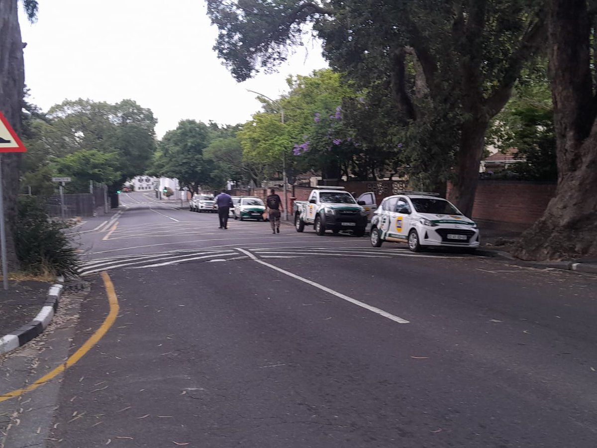 Fidelity_Secure's tweet photo. Our Fidelity SRU team at Wynberg Girls High School promotes visibility and conducts patrols to ensure children's safety and continues to work towards their safety.
#FidelityADT #CapeTown #Fideliyheroes #schoolsafety #securingyourasset #FidelityServicesGroup #WeAreFidelity https://t.co/dztRp02G2m