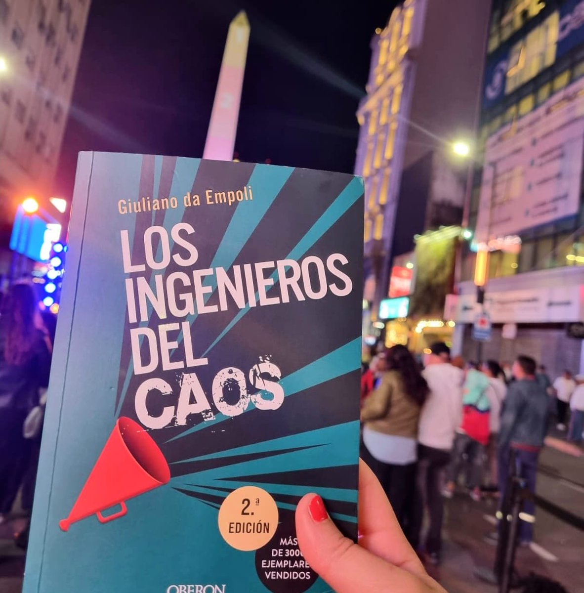 rociomgalvan's tweet photo. ✅Leer autores argentinos (y un italiano esta vez)
✅Tomar vino (y una cerveza también)
✅Comer empanadas (y a veces picadas)
✅Charlar mucho (escuchar también)
✅Conocer gente (y cruzarte con los de siempre)
✅No mirar el celular (o mirarlo poco)

Esto es el Club de Lectura. https://t.co/AekrVMWzug