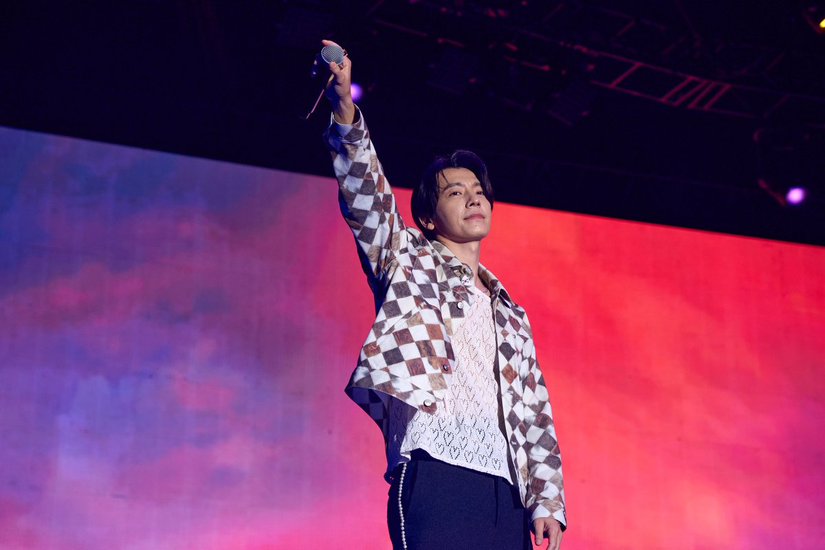 kulture210's tweet photo. 衷心感謝各界媒體的報導和支持啊！🥰😉🥳

SUPER JUNIOR-D&amp;E首次香港戶外開show
東海、銀赫大曬廣東話冧粉絲：BB豬！ https://t.co/byJx8TCqLL