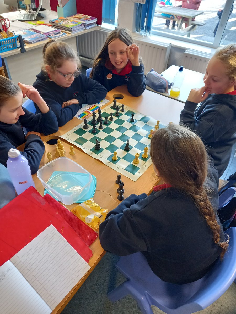 NewmarketNS's tweet image. ♟️♟️Great to see lots of new faces at Chess club. @Ficheall_ie @ClareEdCentre #ChessTuesday